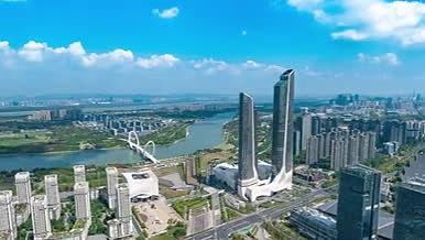 4k航拍南京双子楼南京眼城市延时视频的预览图
